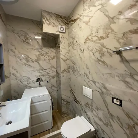 Peak Modern Centre #2 Apartment